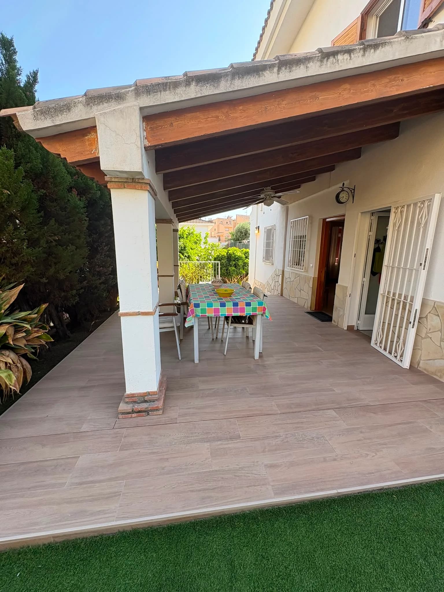 CHALET PAREADO EN LA NUCIA CON GARAJE Y PISCINA