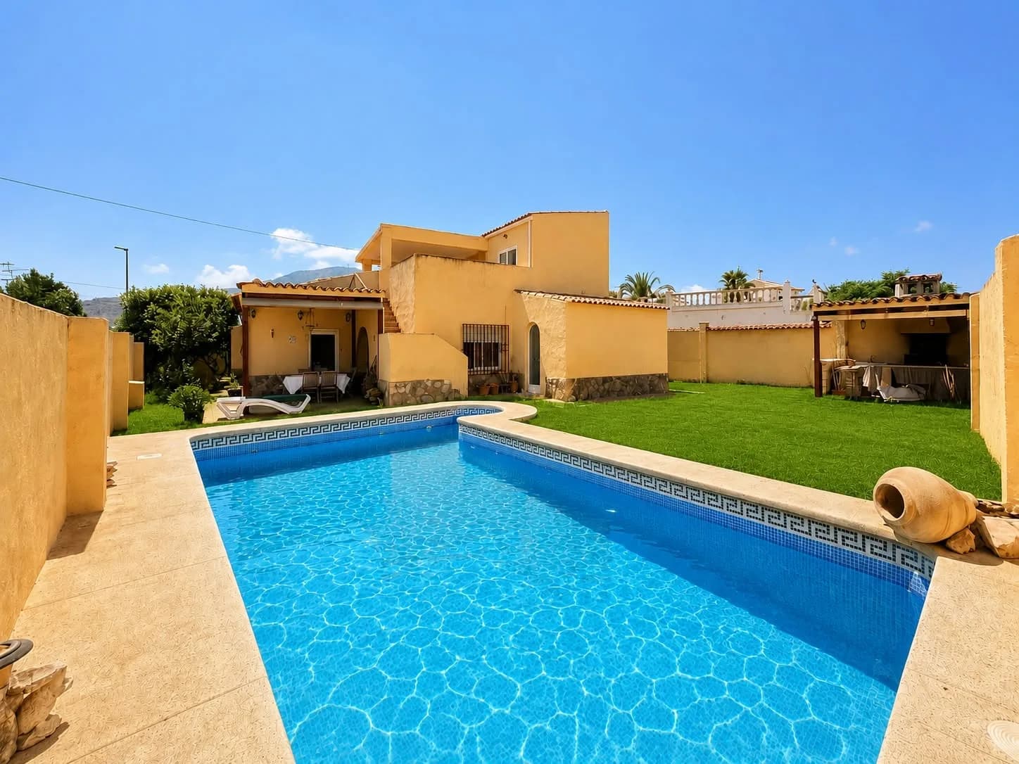 CHALET EN EL ALBIR CON PISCINA PROPIA